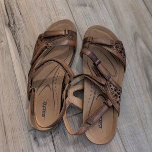 Earth Brown Sandals Minimalist Design Crisscross Straps